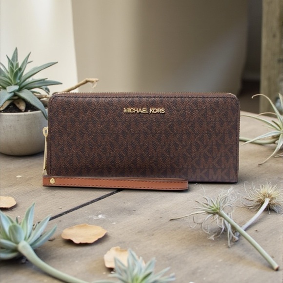 🤎MICHAEL MICHAEL KORS🤎Brown Jet Set Travel Large Logo Continental Wristlet/NWOT